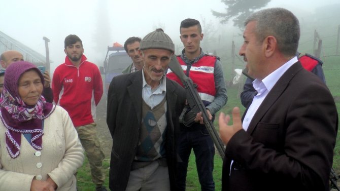 Tek Tek Yayla Evlerini Dolaştılar; 