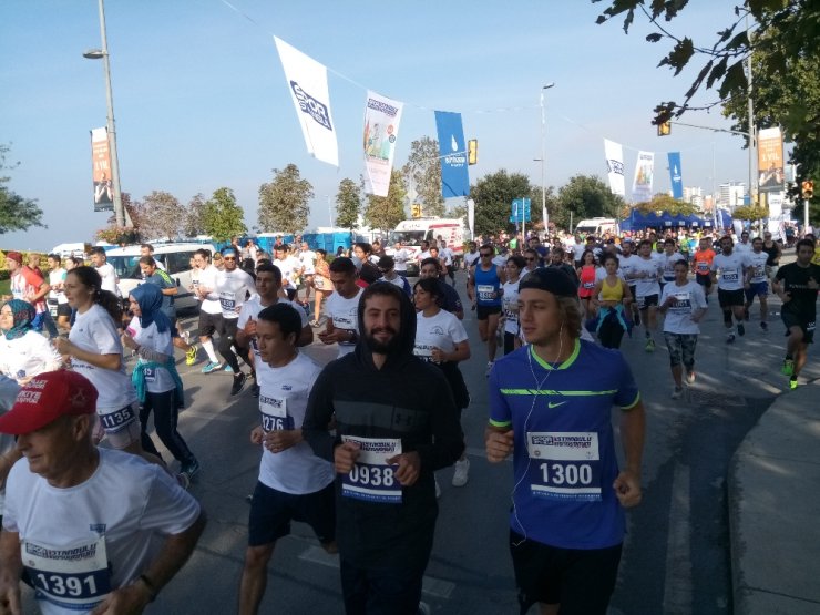 “İstanbul’u Koşuyorum” Yarışında Renkli Görüntüler