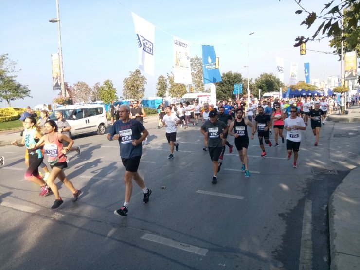 “İstanbul’u Koşuyorum” Yarışında Renkli Görüntüler
