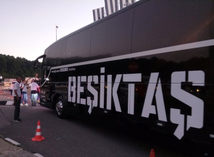 Beşiktaş Kafilesi Ülker Stadı’na Hareket Etti