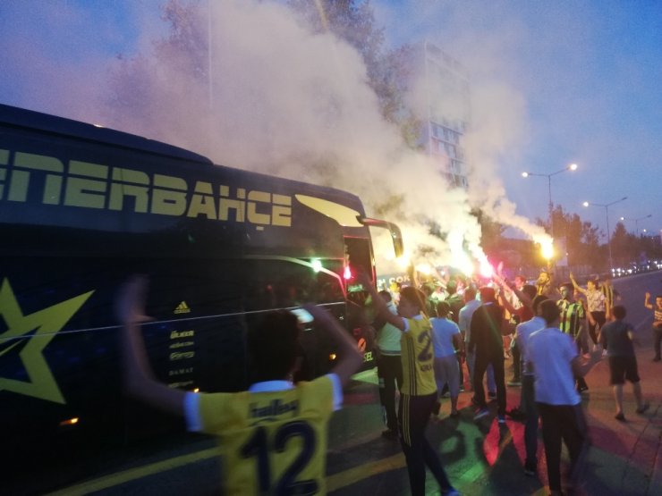 Fenerbahçe, Tesislerden Ayrıldı
