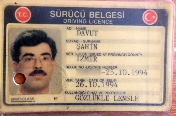 Kimlikte Sağ, Ehliyette Ölü