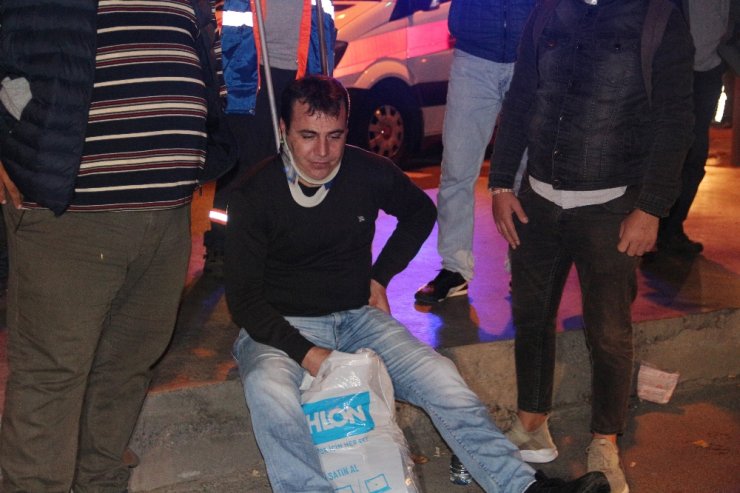 Halk Otobüsü Köprünün Ayağını Çarptı