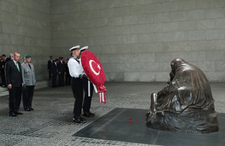 Erdoğan, Neue Wache Anıtını Ziyaret Etti