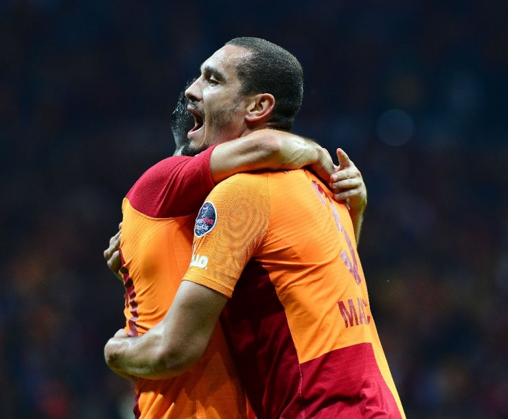 Aslan Tek Golle Güldü