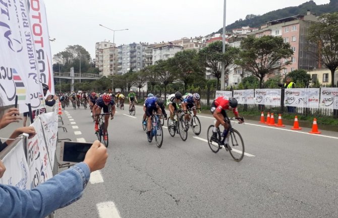 211 Kilometre Pedal Çevirerek Yarıştılar