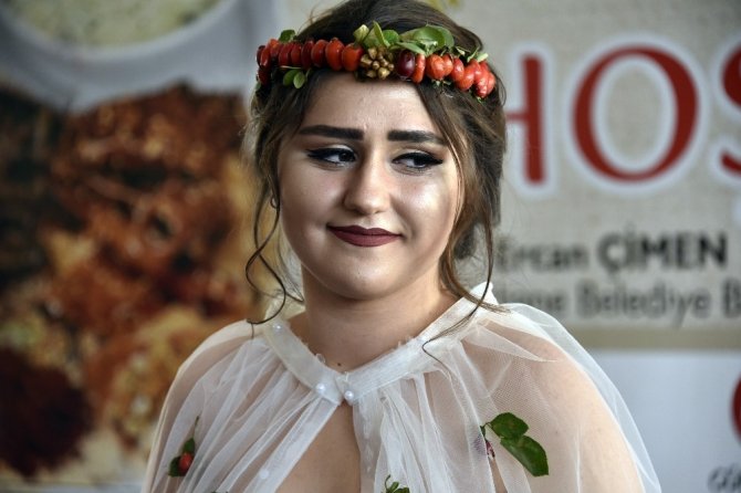 Kuşburnu Festivalinde Kuşburnulu Gelinlik İlgi Gördü