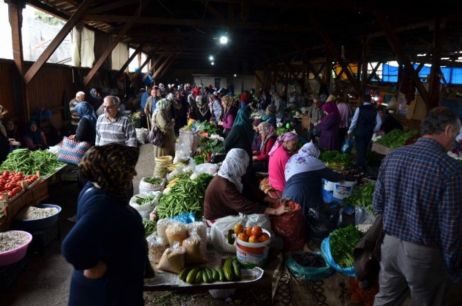 Marketi Pahalı Bulan Kadınlar Hali’ne Akın Etti