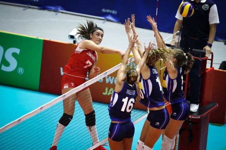 Milliler İtalya’ya Boyun 3-0 Kaybetti