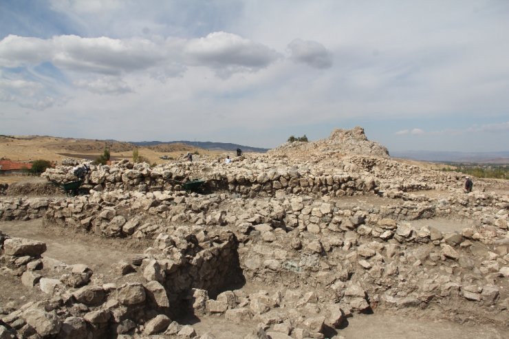 3500 Yıllık Boğa Biçimli Kap Bulundu