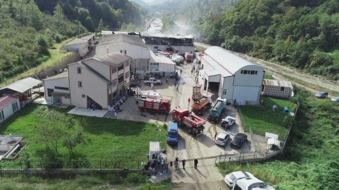 Trabzon’da Süt Ürünleri İmalatı Yapılan Fabrikada Çıkan Yangın Söndürüldü
