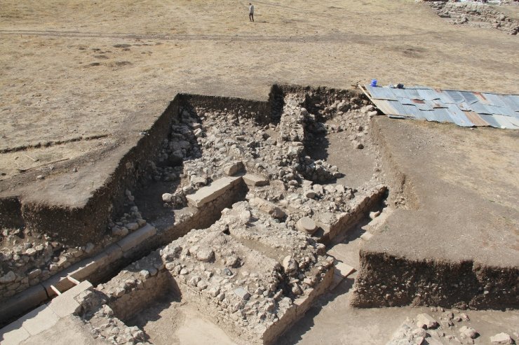 Çorum’da 1800 Yıllık Havuz Ve Veranda Bulundu