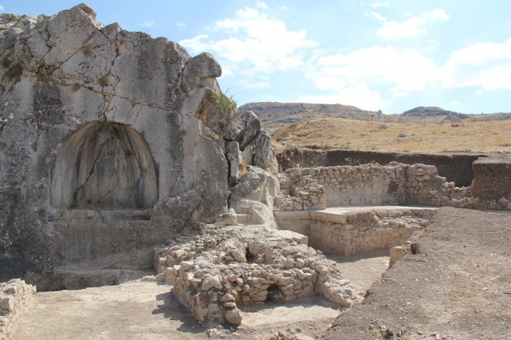 Çorum’da 1800 Yıllık Havuz Ve Veranda Bulundu