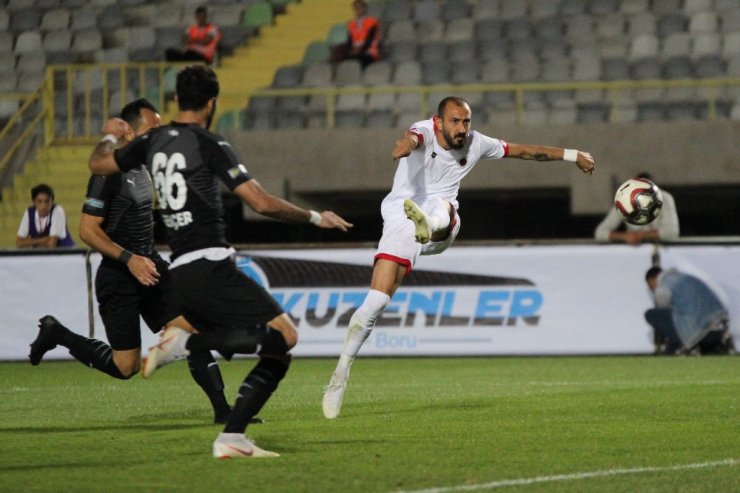 Altay Evinde Yenildi
