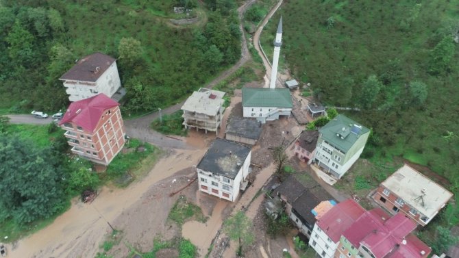 Trabzon’un Araklı İlçesinde Yaşanan Selin Boyutu Havadan Görüntülendi