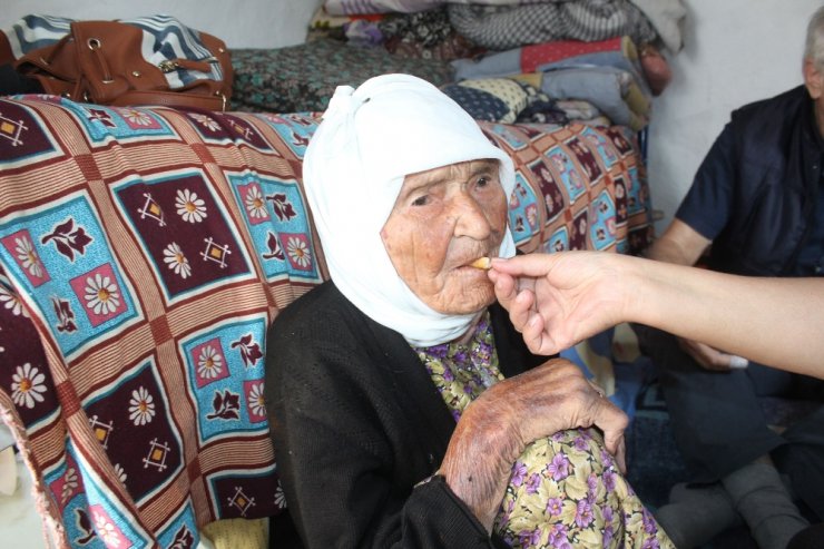 114 Yaşında İlk Doğum Günü Pastası