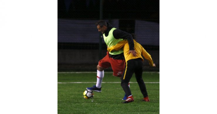 Siyasete Futbol Arası