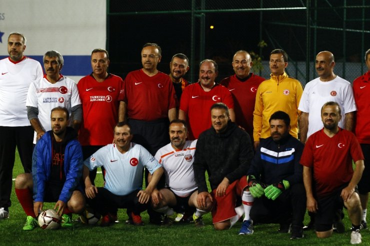 Siyasete Futbol Arası