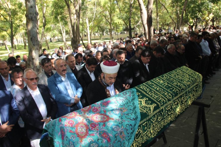 Ünal Karaman Annesine Veda Etti