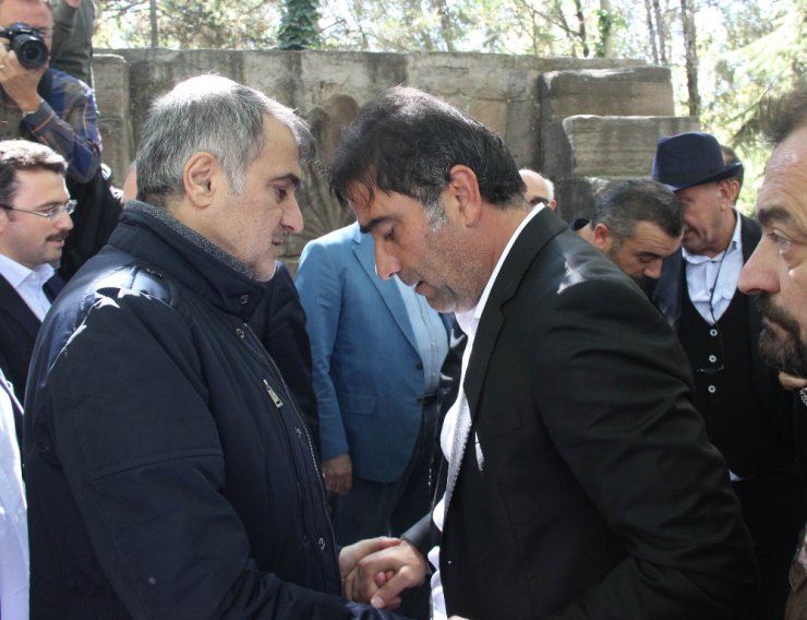 Ünal Karaman Annesine Veda Etti