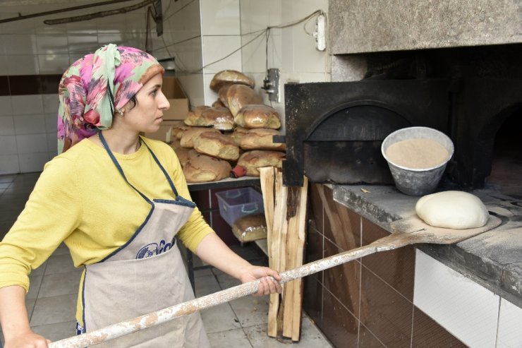 Bu Mahalle Buram Buram Ekmek Kokuyor