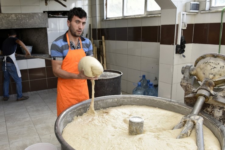 Bu Mahalle Buram Buram Ekmek Kokuyor