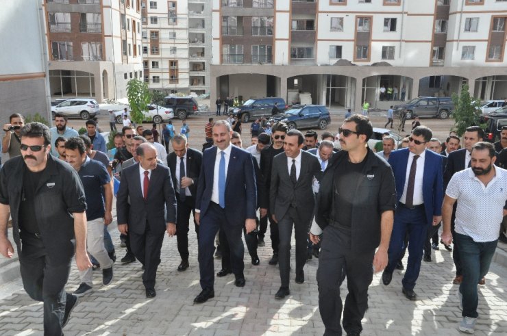 Terör Mağdurları İçin Yapılan Konutları İnceledi