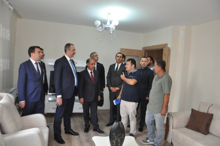 Terör Mağdurları İçin Yapılan Konutları İnceledi