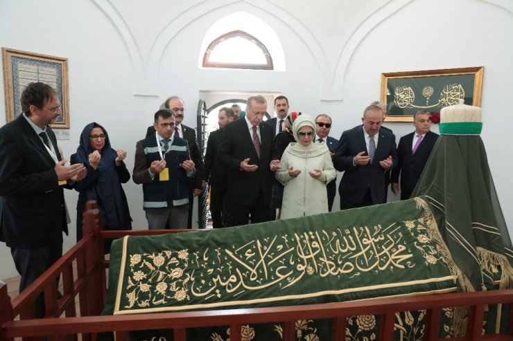 Macaristan’da Gül Baba Türbesini Açtı