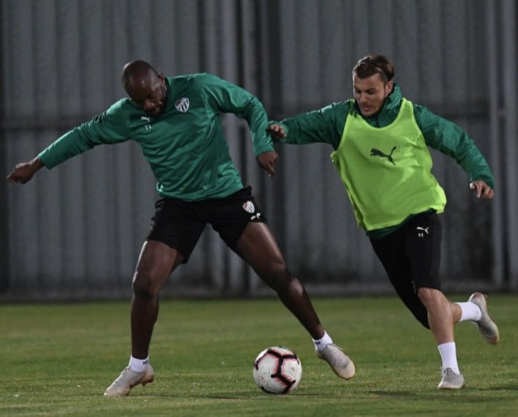 Bursaspor’da Affedilen Yusuf Ve Furkan Antrenmanda