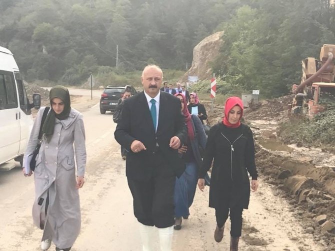 Ak Parti Trabzon Milletvekili Ayvazoğlu Araklı’da Sel Bölgesinde İncelemelerde Bulundu