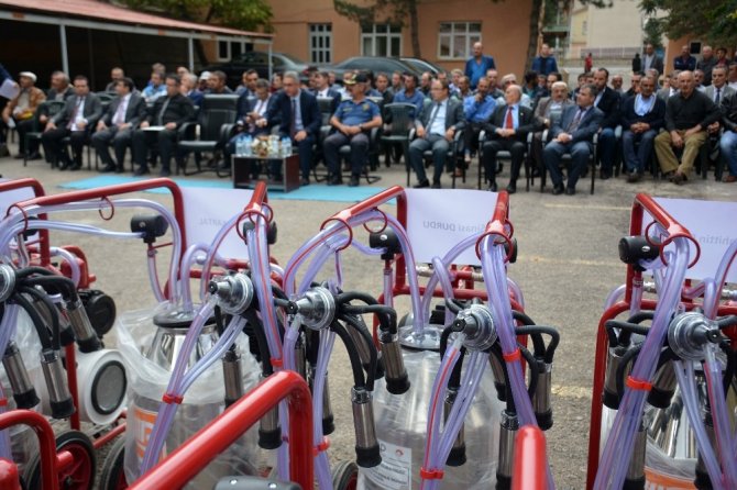 Gümüşhane’de Üreticilere 180 Adet Süt Sağım Makinesi Dağıtıldı