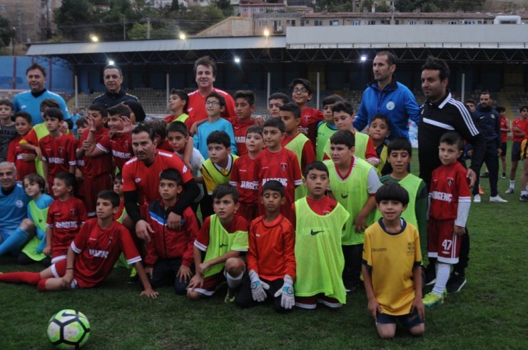 Efsaneler Mardin’de Gençlerle Sahaya Çıktı