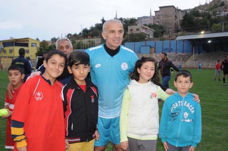 Efsaneler Mardin’de Gençlerle Sahaya Çıktı
