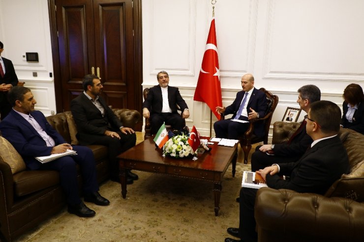 İranlı Mevkidaşıyla Görüştü