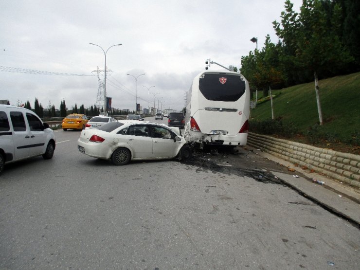 Otobüse Çarpan Sürücü Ağır Yaralandı