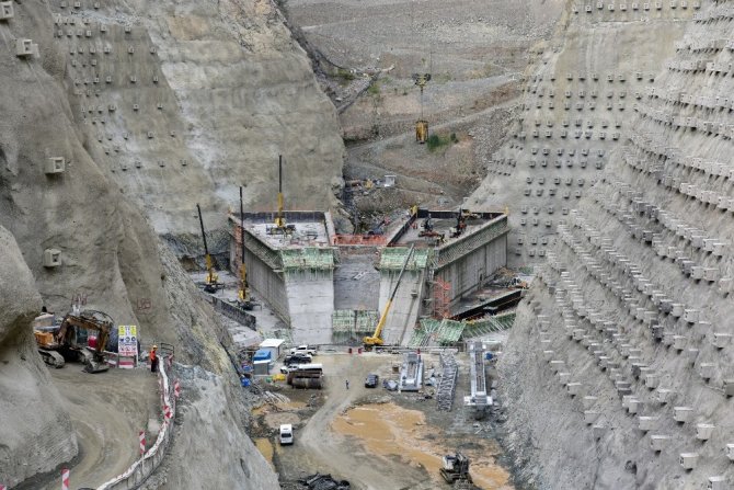 Türkiye’nin En Yüksek Barajının Yapımı Sürüyor