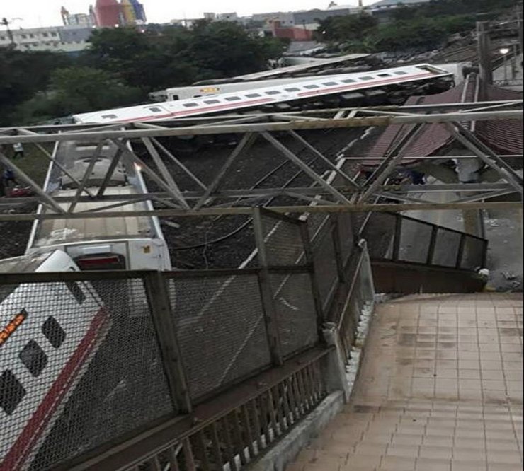 Tayvan’da Tren Kazası: 17 Ölü