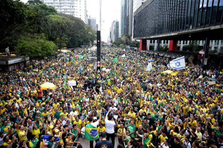 Brezilya’da Halk Sokaklara Döküldü