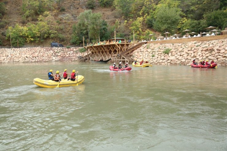 Türkiye’nin İlk ‘Rafting Eğitim Merkezi’ Tunceli’de Açıldı