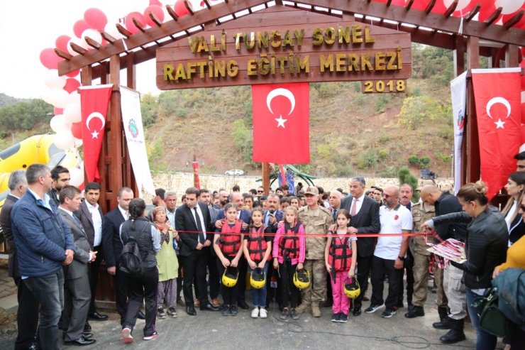 Türkiye’nin İlk ‘Rafting Eğitim Merkezi’ Tunceli’de Açıldı