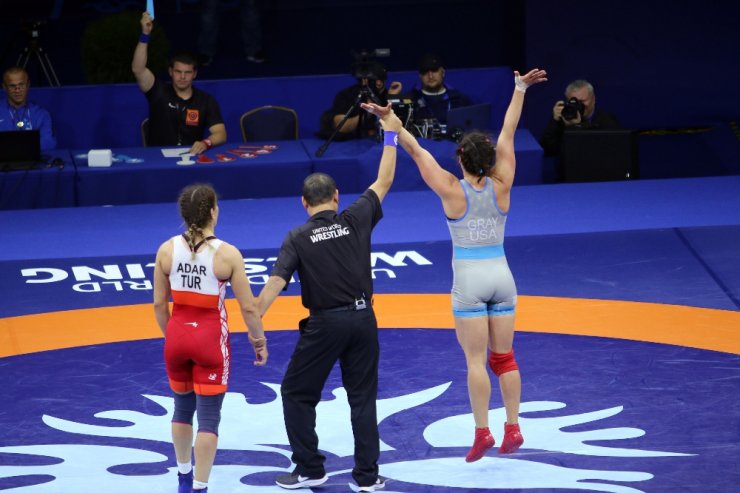 Yasemin Adar Finalde Kaybetti