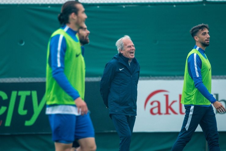 Mustafa Denizli Oyuncularının İsteğinden Çok Memnun
