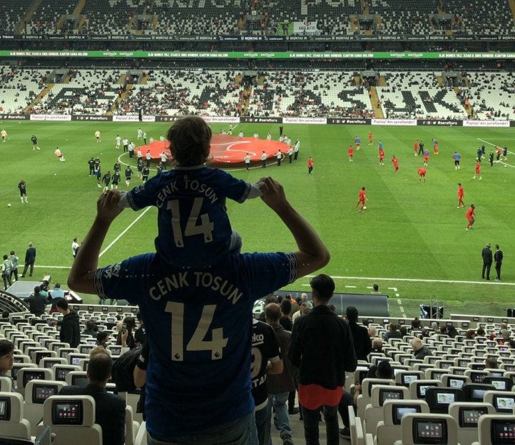 Cenk Tosun O Taraftara Duyarsız Kalmadı