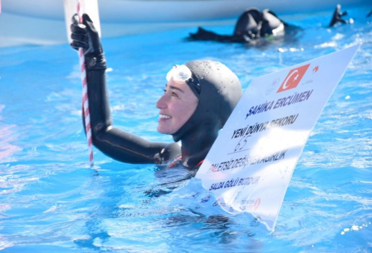 Şahika Encümen Dünya Serbest Dalış Rekorunu Kırdı