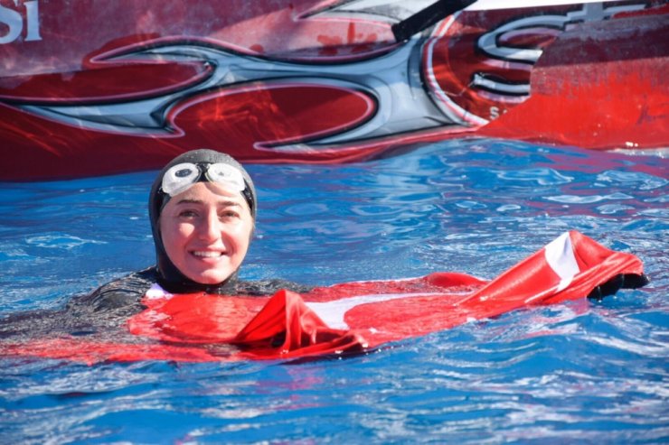 Şahika Encümen Dünya Serbest Dalış Rekorunu Kırdı