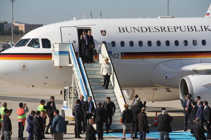 Merkel, Suriye Zirvesi İçin İstanbul’da