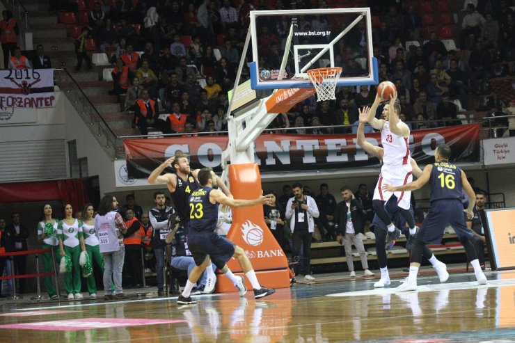 Fener 4’te 4 Yaptı