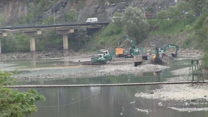 Çoruh Nehri’nde Yapılan Çalışma Sayesinde Borçka Çirkin Görüntülerden Kurtulacak