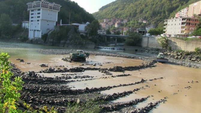 Çoruh Nehri’nde Yapılan Çalışma Sayesinde Borçka Çirkin Görüntülerden Kurtulacak